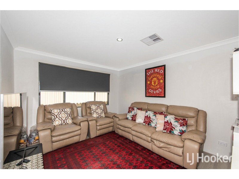 8 Pierrepoint Loop, Champion Lakes WA 6111