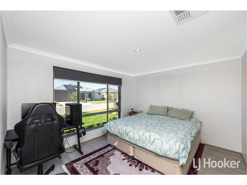 8 Pierrepoint Loop, Champion Lakes WA 6111