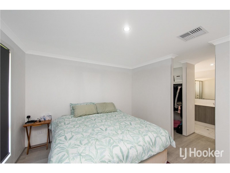 8 Pierrepoint Loop, Champion Lakes WA 6111