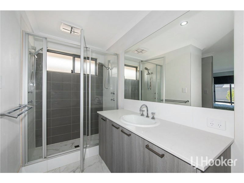 8 Pierrepoint Loop, Champion Lakes WA 6111