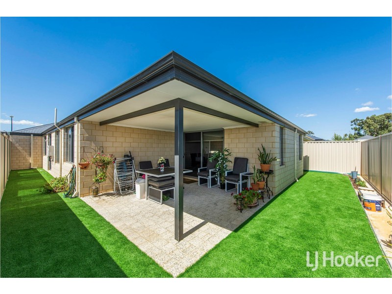 8 Pierrepoint Loop, Champion Lakes WA 6111