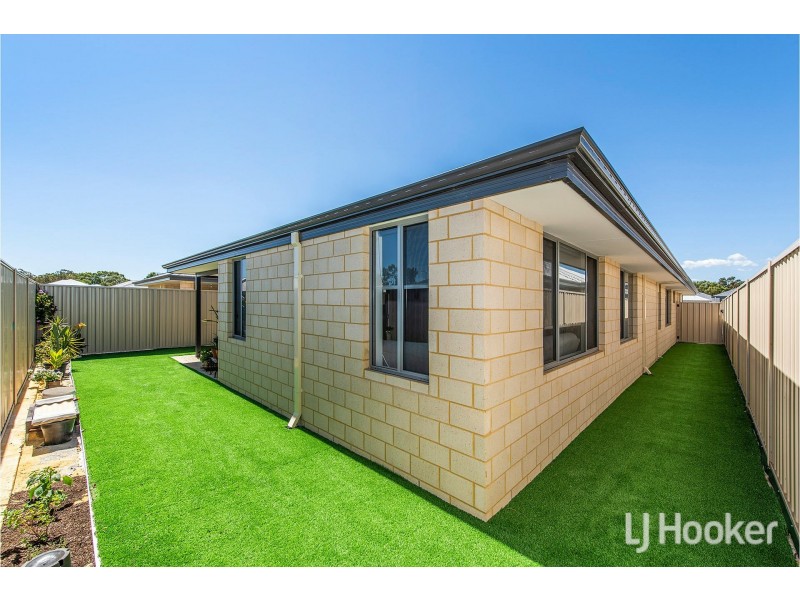 8 Pierrepoint Loop, Champion Lakes WA 6111