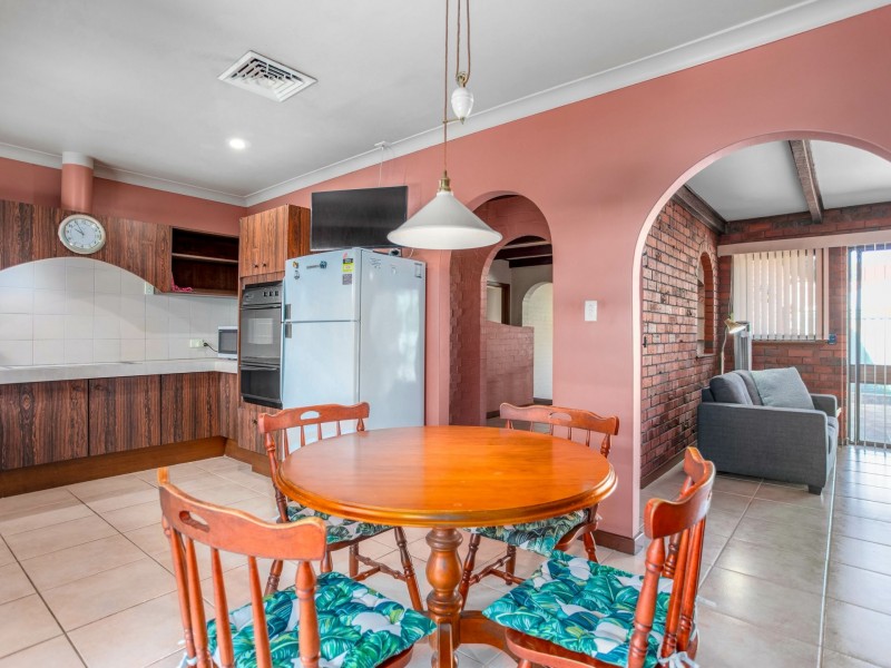 98 Regency Drive, Thornlie WA 6108