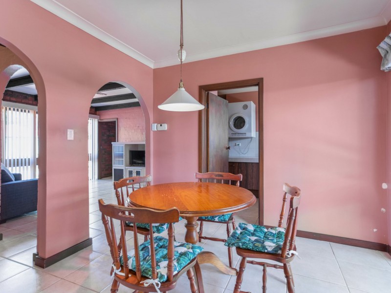 98 Regency Drive, Thornlie WA 6108