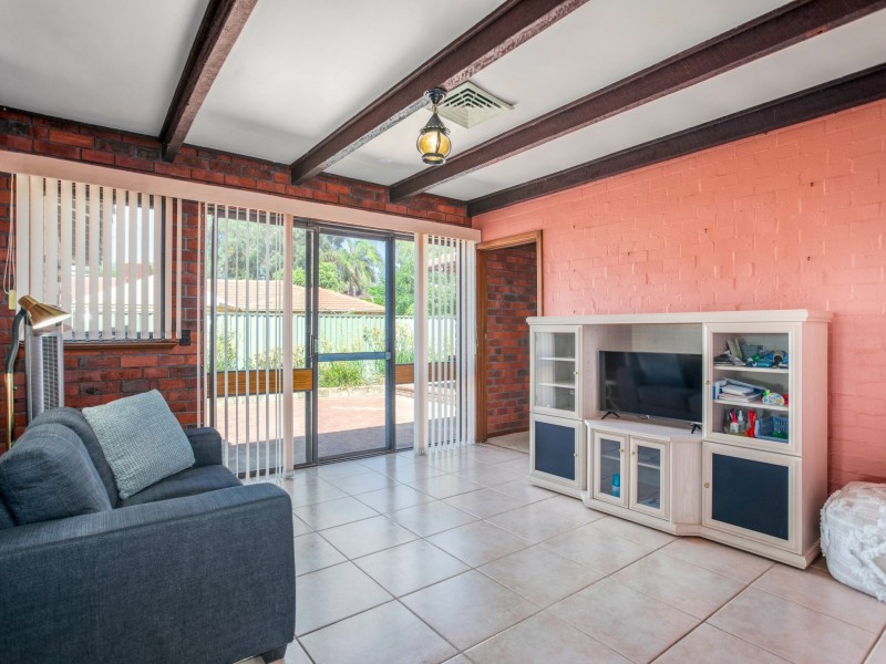 98 Regency Drive, Thornlie WA 6108