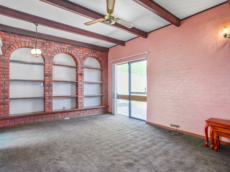98 Regency Drive, Thornlie WA 6108