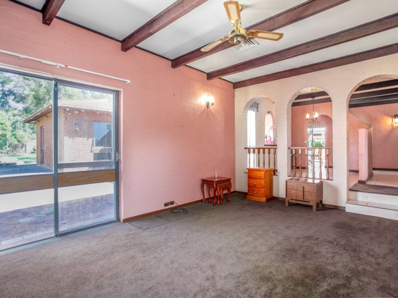 98 Regency Drive, Thornlie WA 6108