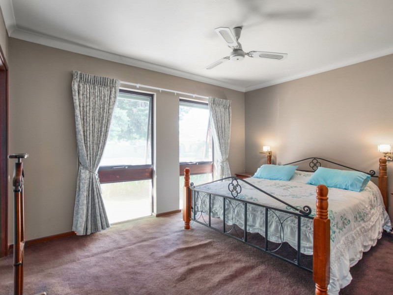 98 Regency Drive, Thornlie WA 6108