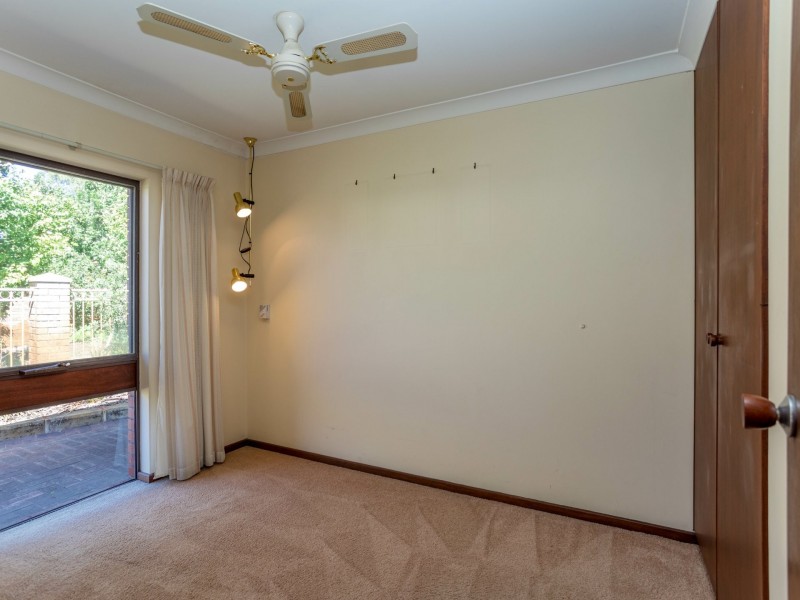 98 Regency Drive, Thornlie WA 6108