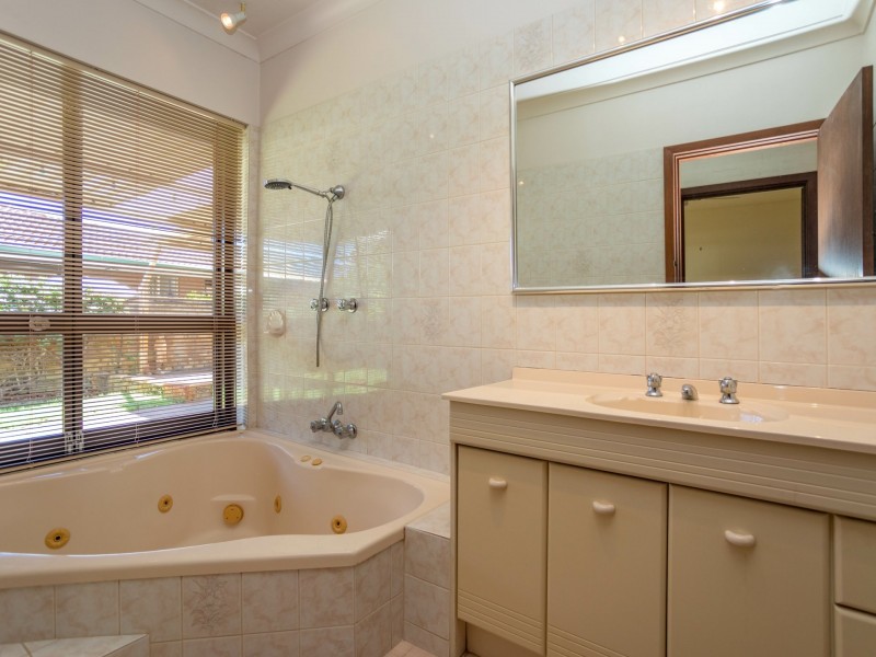 98 Regency Drive, Thornlie WA 6108