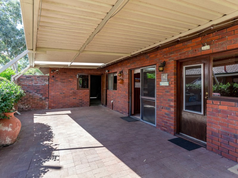 98 Regency Drive, Thornlie WA 6108
