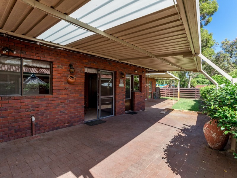 98 Regency Drive, Thornlie WA 6108