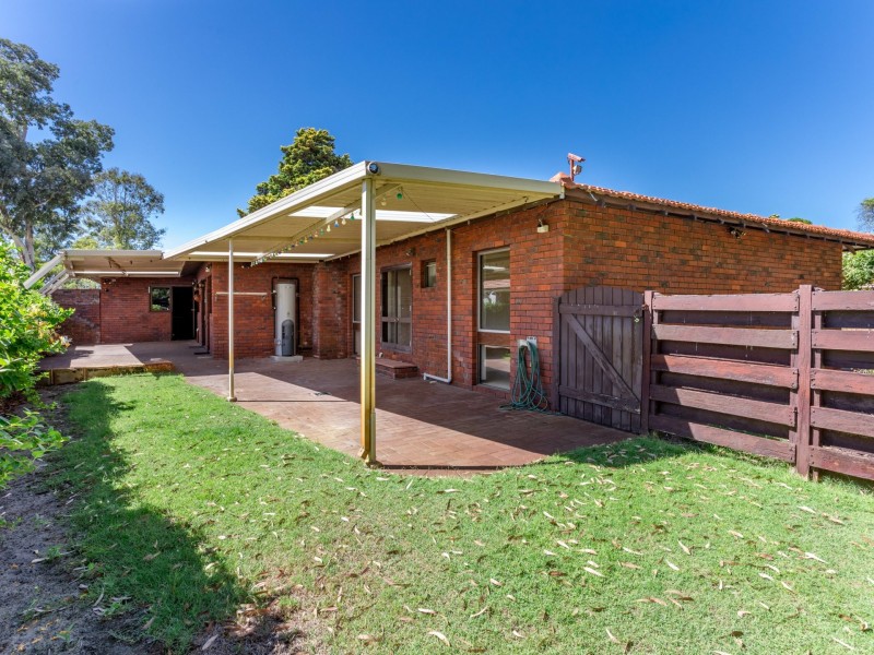98 Regency Drive, Thornlie WA 6108