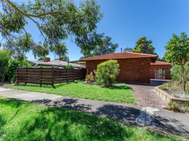 98 Regency Drive, Thornlie WA 6108