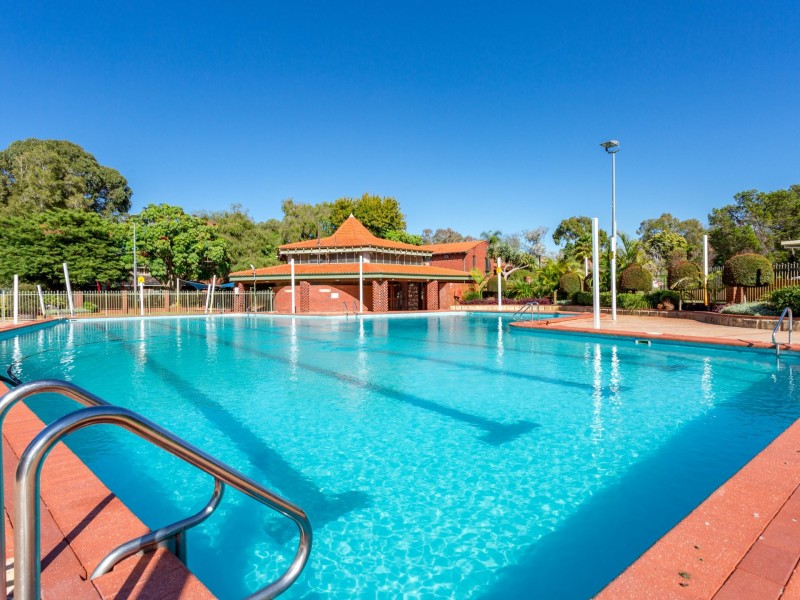98 Regency Drive, Thornlie WA 6108