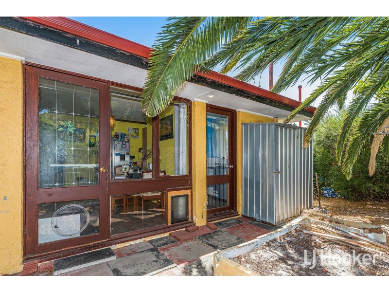 24 Biddenden Street, Thornlie WA 6108