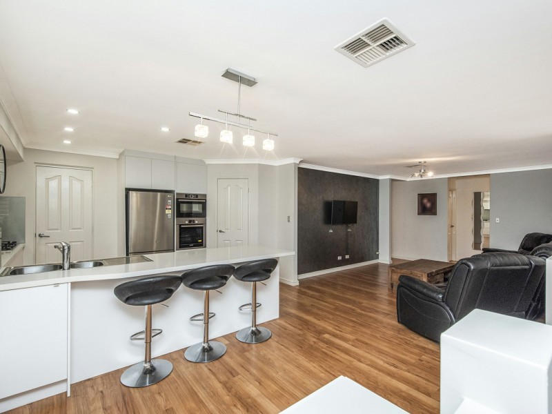 13 Autumn Crescent, Thornlie WA 6108