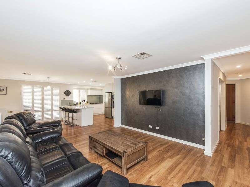 13 Autumn Crescent, Thornlie WA 6108