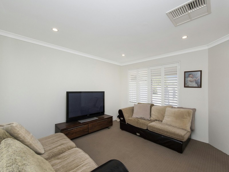 13 Autumn Crescent, Thornlie WA 6108