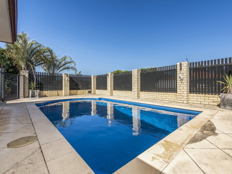 13 Autumn Crescent, Thornlie WA 6108