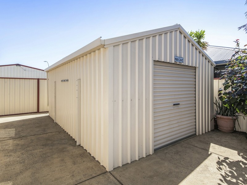 13 Autumn Crescent, Thornlie WA 6108