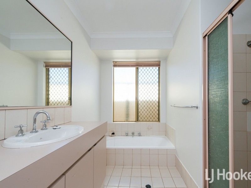 25 Challenger Drive, Thornlie WA 6108