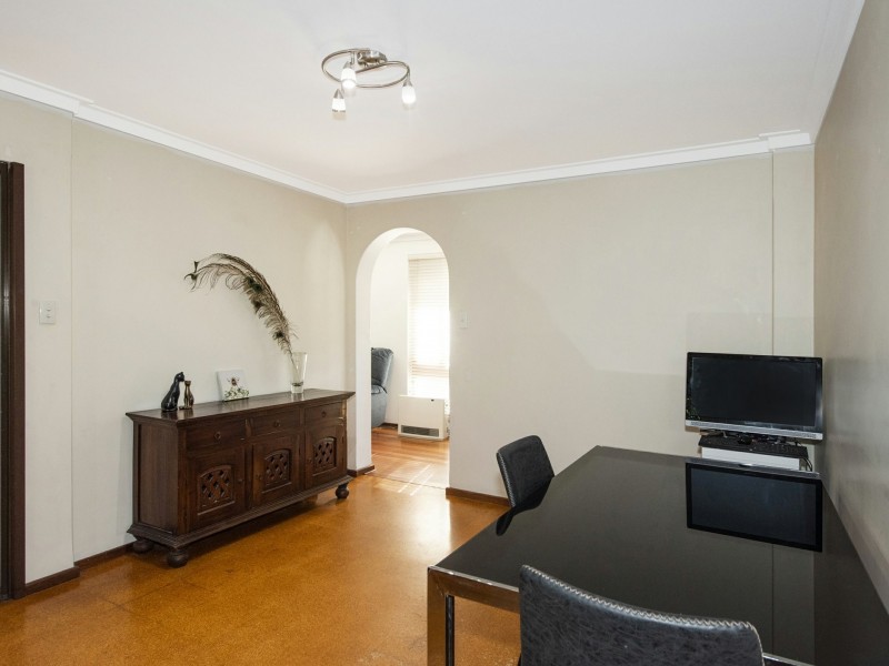 54 Regency Drive, Thornlie WA 6108