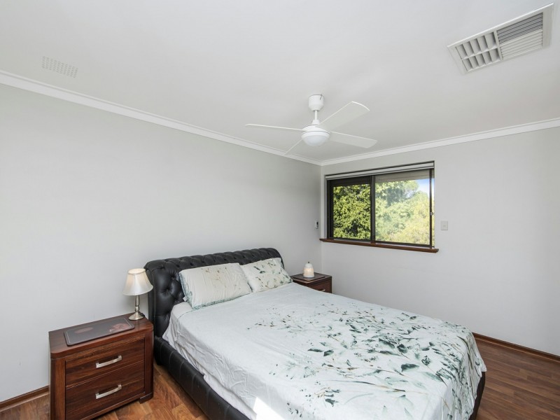 54 Regency Drive, Thornlie WA 6108