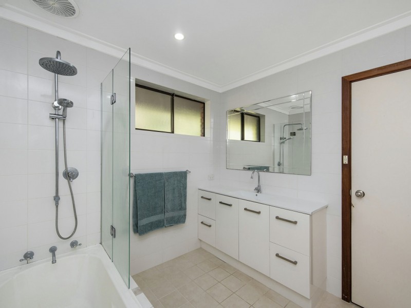 54 Regency Drive, Thornlie WA 6108