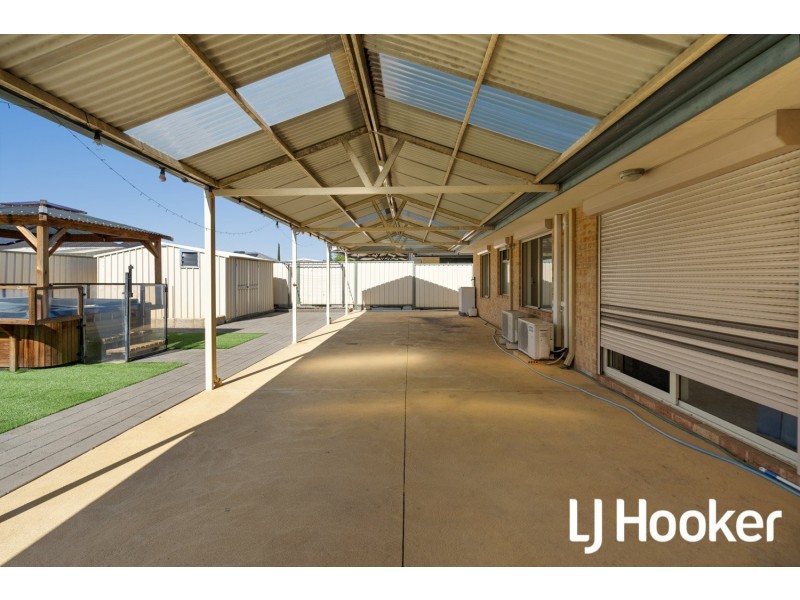 17 Edinburgh Road, Seville Grove WA 6112