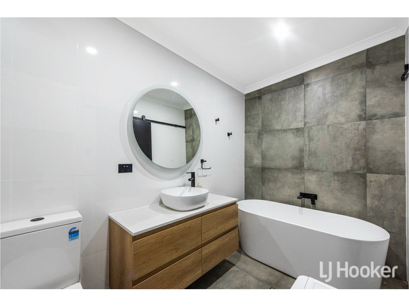 8 Caldecott Street, Thornlie WA 6108