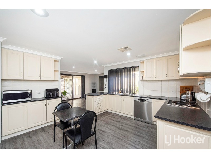 8 Ardross Street, Seville Grove WA 6112