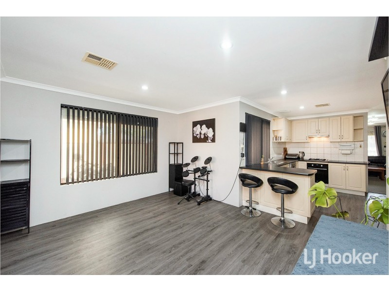 8 Ardross Street, Seville Grove WA 6112