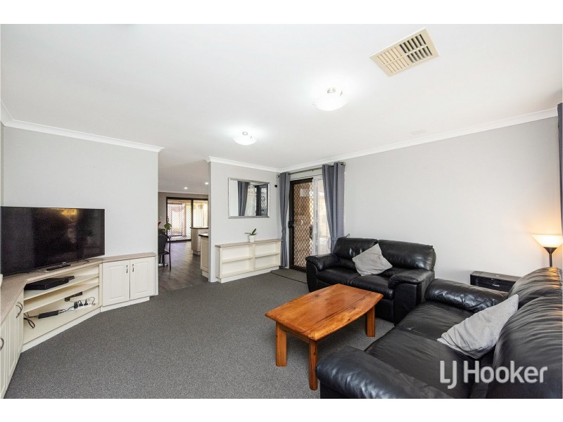 8 Ardross Street, Seville Grove WA 6112