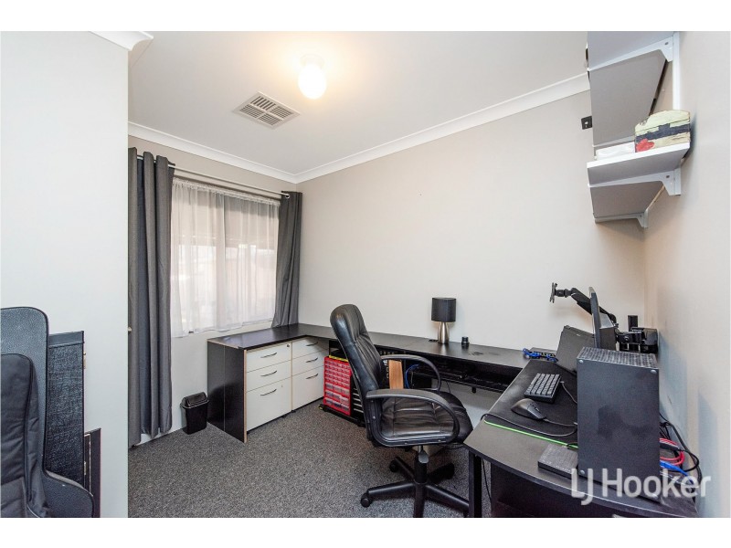 8 Ardross Street, Seville Grove WA 6112