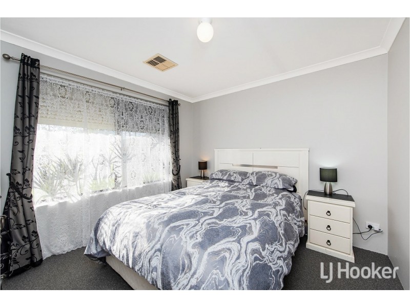 8 Ardross Street, Seville Grove WA 6112