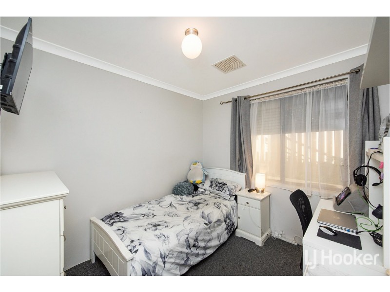 8 Ardross Street, Seville Grove WA 6112