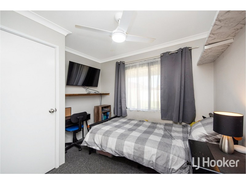 8 Ardross Street, Seville Grove WA 6112