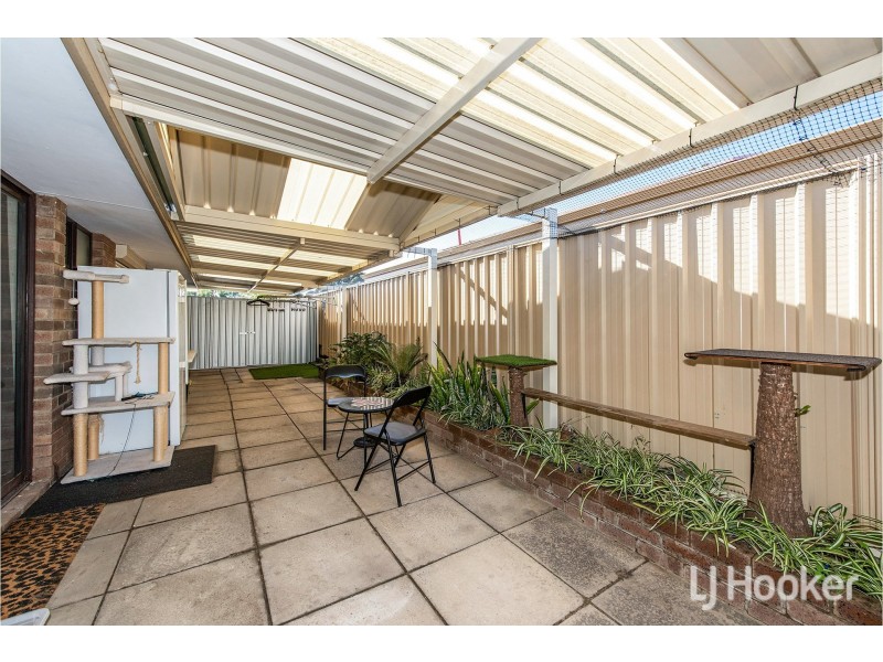 8 Ardross Street, Seville Grove WA 6112