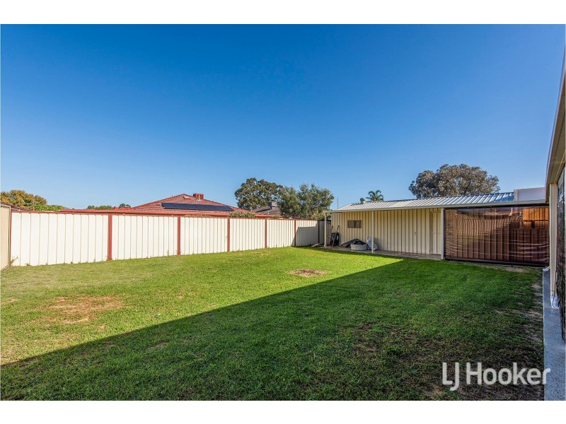 8 Ardross Street, Seville Grove WA 6112