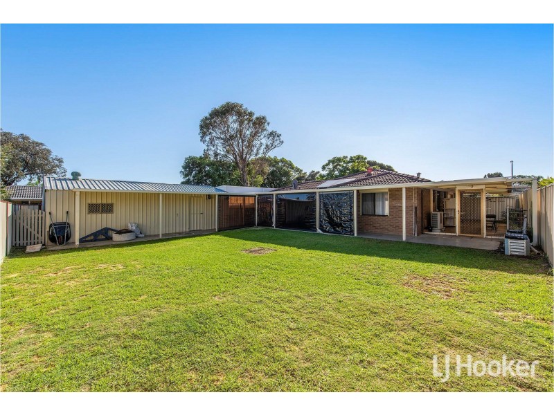 8 Ardross Street, Seville Grove WA 6112