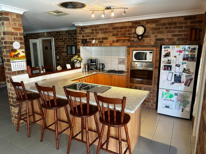 25 Discovery Drive, Thornlie WA 6108