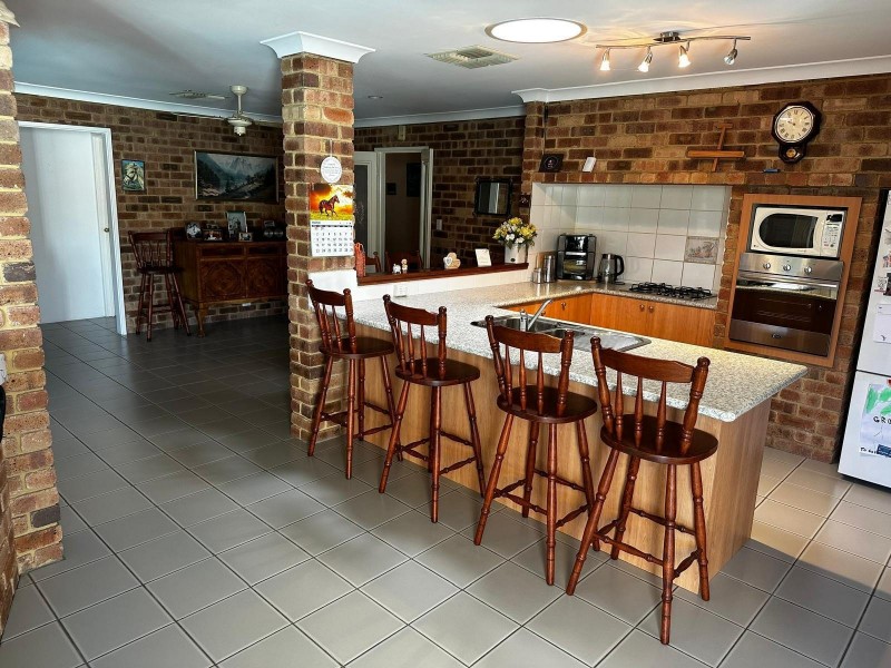25 Discovery Drive, Thornlie WA 6108