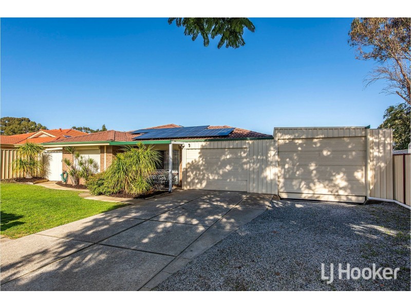 8 Ardross Street, Seville Grove WA 6112