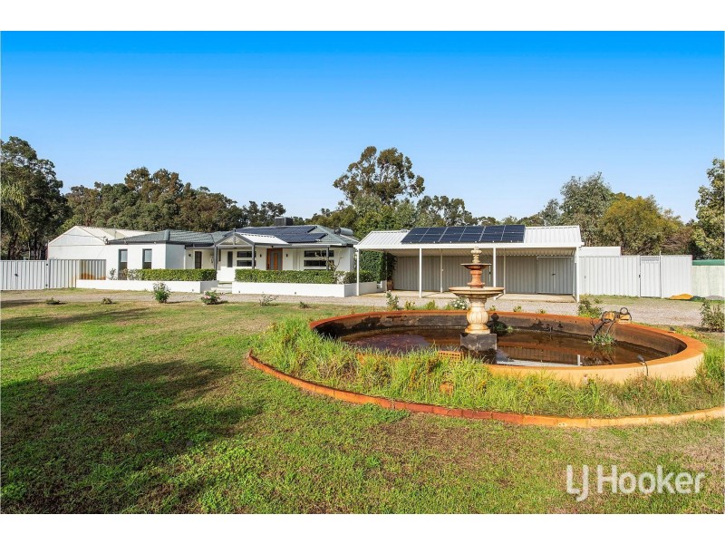 5 McNeill Road, Champion Lakes WA 6111