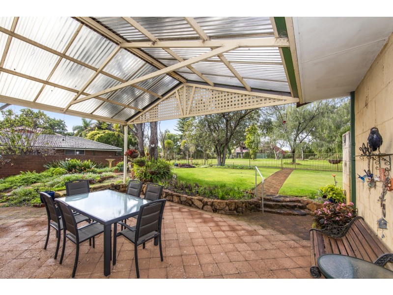 101 Regency Drive, Thornlie WA 6108