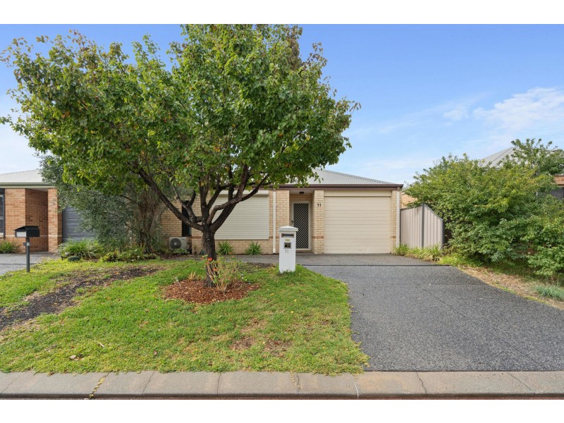 11 Warrilow Loop, Canning Vale WA 6155