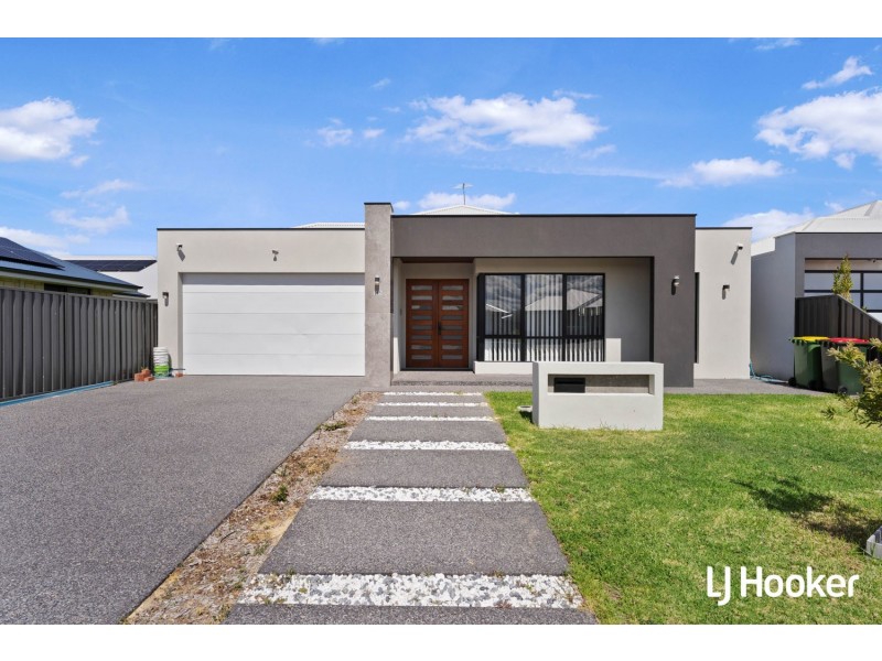25 Norfolk Drive, Southern River WA 6110