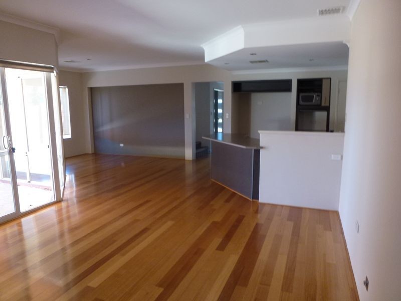 21 Dorchester Turn, Canning Vale WA 6155