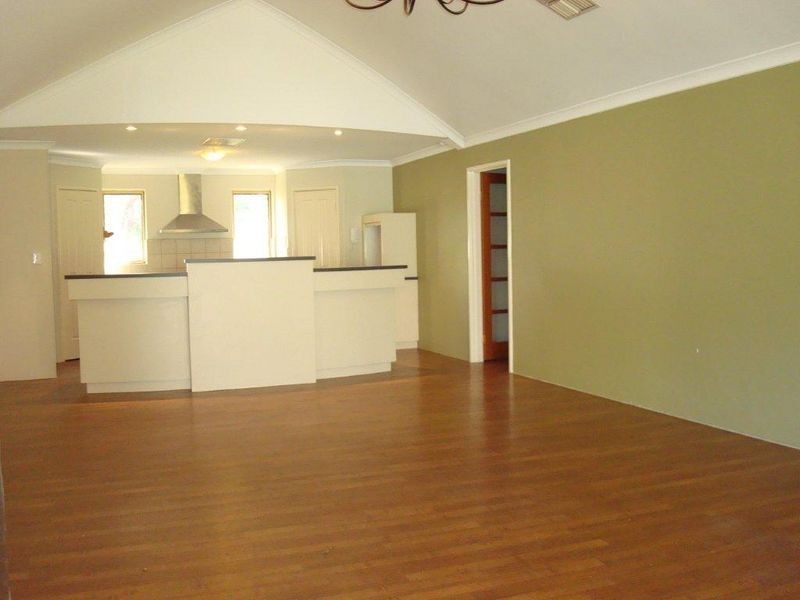 17 Zenobia Terrace, Champion Lakes WA 6111